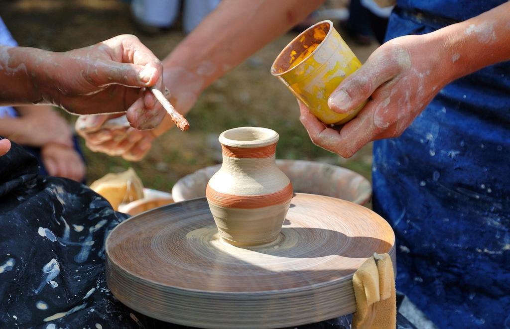 Misternie zdobiona ceramiczna misa