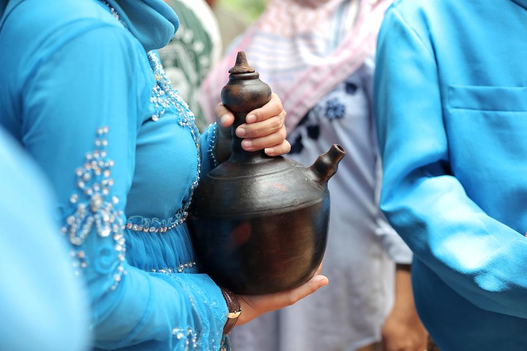 Kolorowe ręcznie malowane wazony ceramiczne